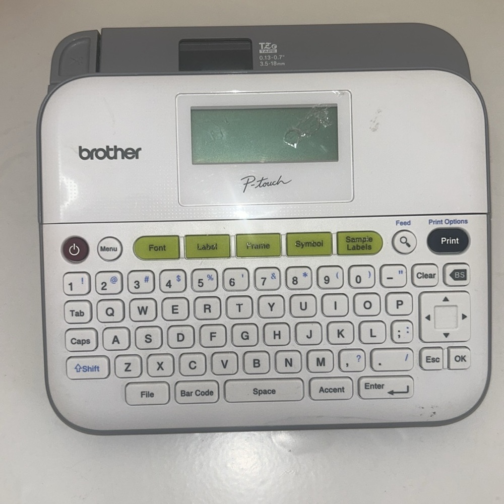 Brother P-touch Label Maker comes with batteries excellent condition.